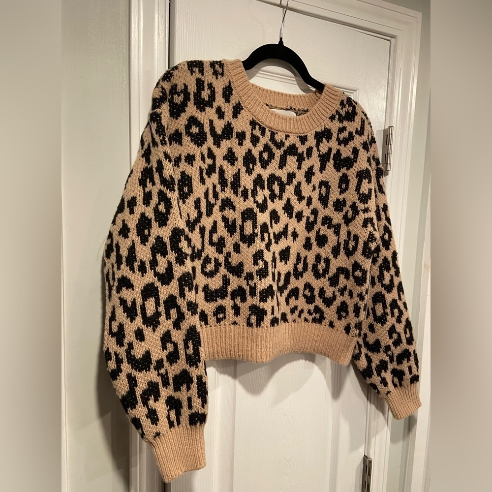 NWT No Boundaries Size M Leopard Print Long Sleeve Crew Neck Soft Comfy Sweater - Picture 5 of 11